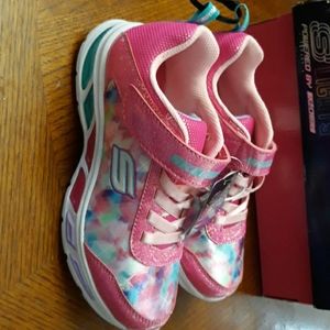 Sz 2 Skechers Dance 'N Glow shoes